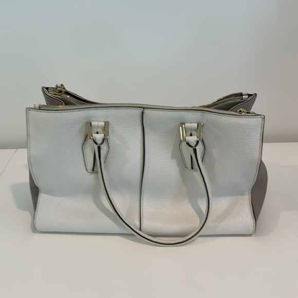 Tod’s white and grey tote handbag. - Picture 4 of 13